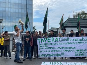 Kebijakan Tidak Pro Rakyat, HMI Cabang Samarinda Menggelar Aksi Demonstrasi di Depan Kantor Gubernur Kaltim